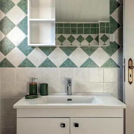 Apteramare Tradidtional House 'new Listing' Вилла