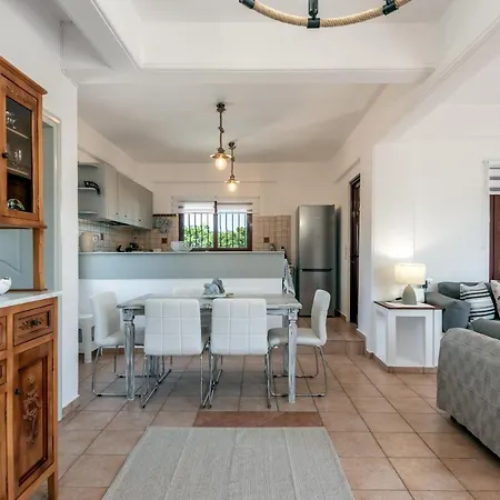 Apteramare Tradidtional House 'new Listing' Villa