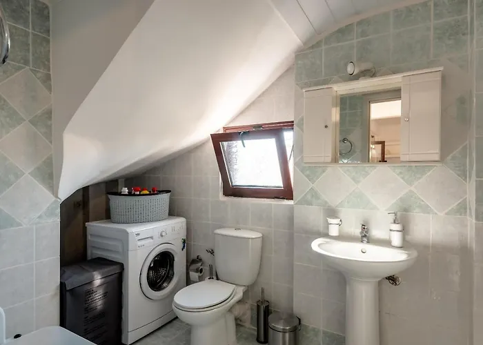 Apteramare Tradidtional House 'new Listing' *