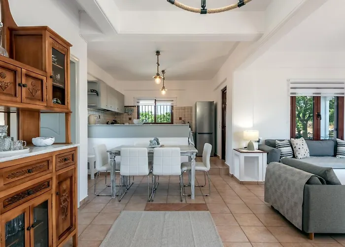 Apteramare Tradidtional House 'new Listing' Villa