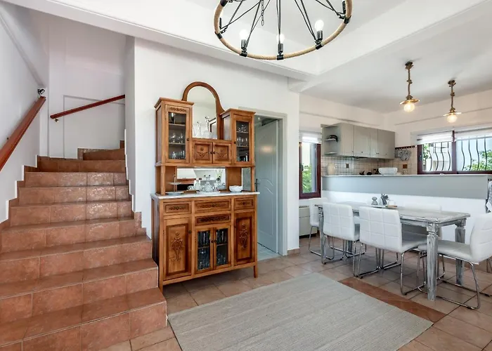 Apteramare Tradidtional House 'new Listing'